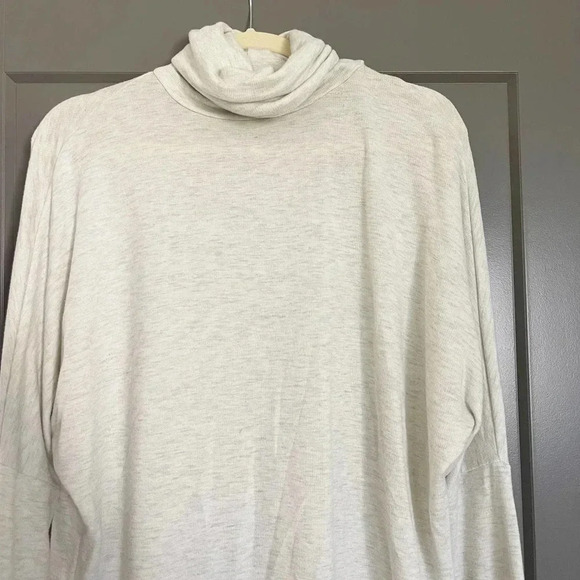Madison & Berkeley Womens Stretch Turtleneck Long Sleeve Pullover Sweater Small - Picture 2 of 8